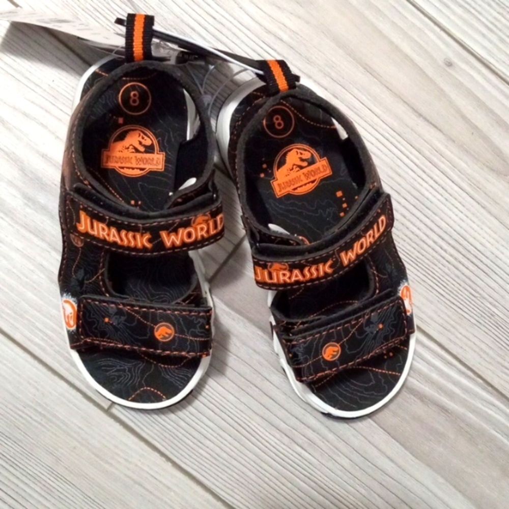 (54-3311)  JURASSIC Shoes Sz 8